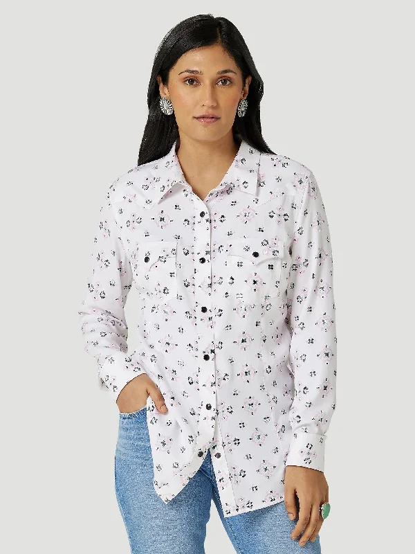 WOMEN'S WRANGLER RETRO® GEO PRINT WESTERN SNAP SHIRT IN WHITE TEC *FREE SHIPPING* FREE GIFT* Fashionable Draped Short Sleeve